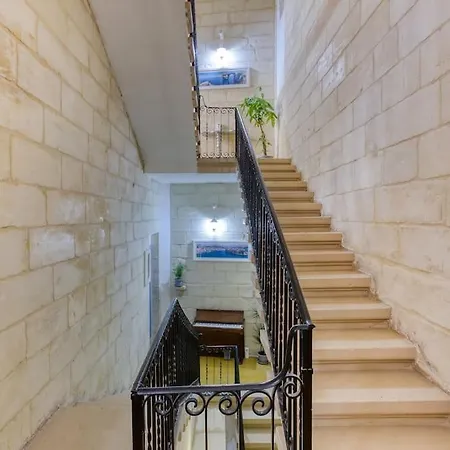 公寓 Authentic Studio With Maltese Balcony In Bormla By 360 Estates *
