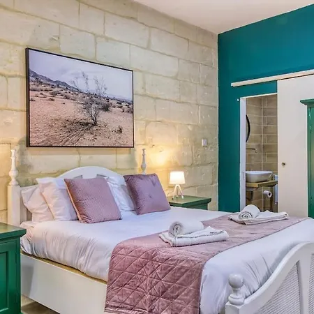Authentic Studio With Maltese Balcony In Bormla By 360 Estates 公寓