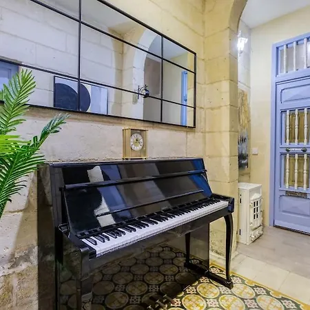 Authentic Studio With Maltese Balcony In Bormla By 360 Estates *