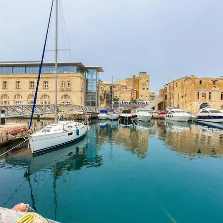 Authentic Studio With Maltese Balcony In Bormla By 360 Estates * Cospicua