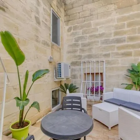 Authentic Studio With Maltese Balcony In Bormla By 360 Estates