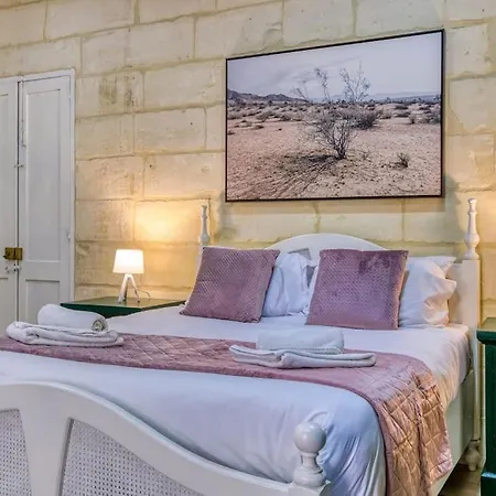 Apartment Authentic Studio With Maltese Balcony In Bormla By 360 Estates