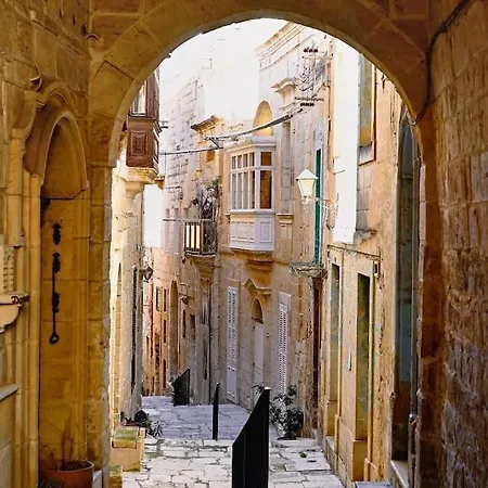 Authentic Studio With Maltese Balcony In Bormla By 360 Estates *