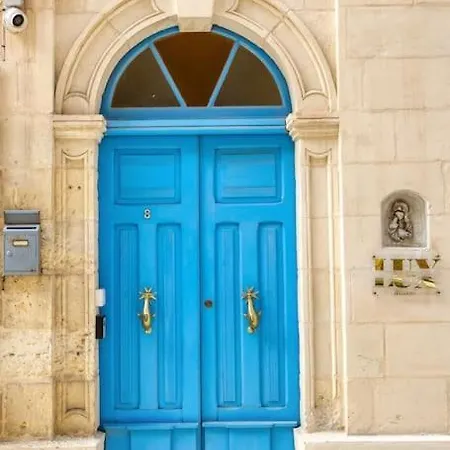 Authentic Studio With Maltese Balcony In Bormla By 360 Estates