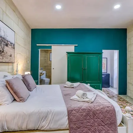 Daire Authentic Studio With Maltese Balcony In Bormla By 360 Estates