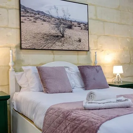 Daire Authentic Studio With Maltese Balcony In Bormla By 360 Estates