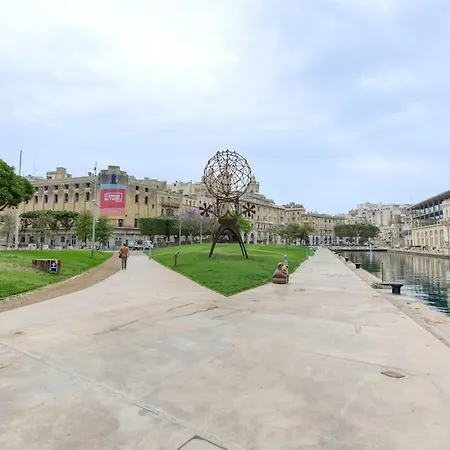 Authentic Studio With Maltese Balcony In Bormla By 360 Estates Lägenhet *