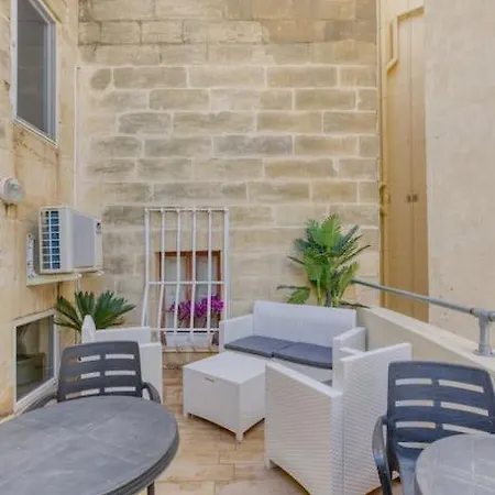 Lägenhet Authentic Studio With Maltese Balcony In Bormla By 360 Estates *