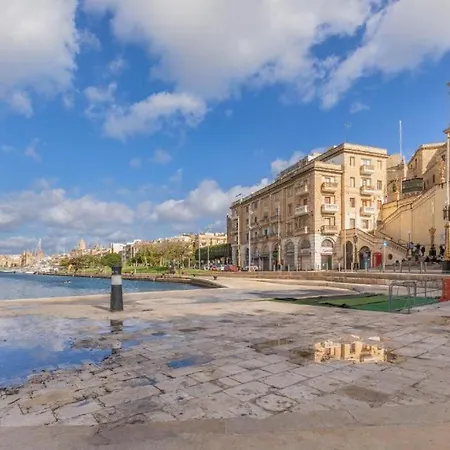 Authentic Studio With Maltese Balcony In Bormla By 360 Estates Apartment *