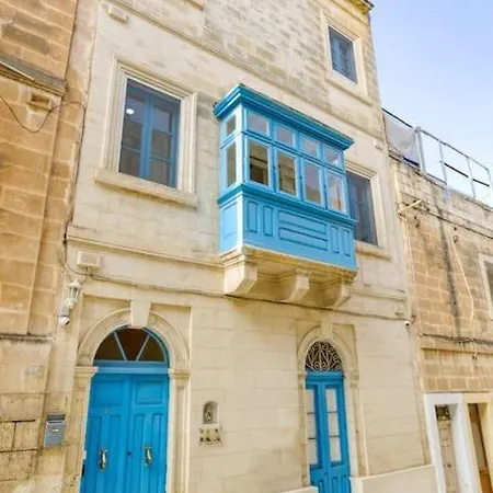 Authentic Studio With Maltese Balcony In Bormla By 360 Estates *