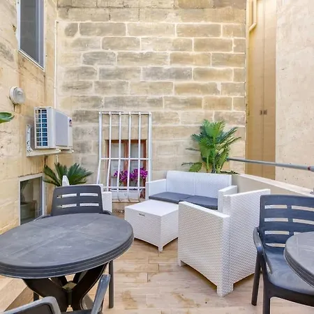 Authentic Studio With Maltese Balcony In Bormla By 360 Estates