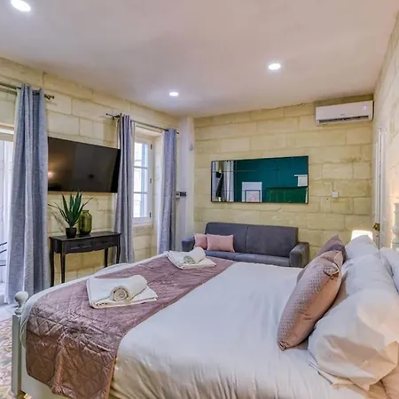 Authentic Studio With Maltese Balcony In Bormla By 360 Estates Lägenhet