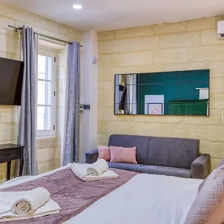 Daire Authentic Studio With Maltese Balcony In Bormla By 360 Estates