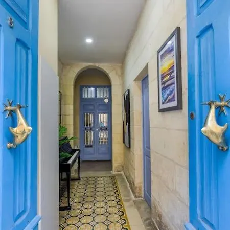 Authentic Studio With Maltese Balcony In Bormla By 360 Estates