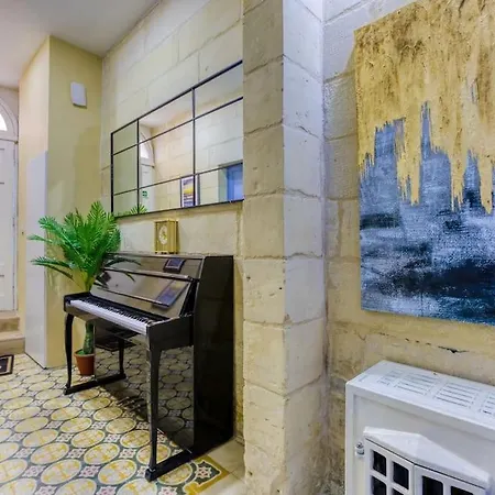 Daire Authentic Studio With Maltese Balcony In Bormla By 360 Estates Cospicua