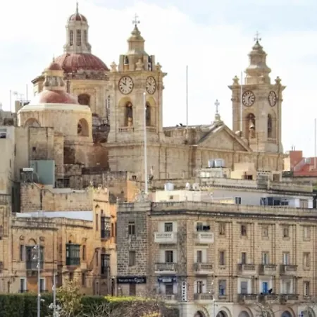 Authentic Studio With Maltese Balcony In Bormla By 360 Estates Cospicua